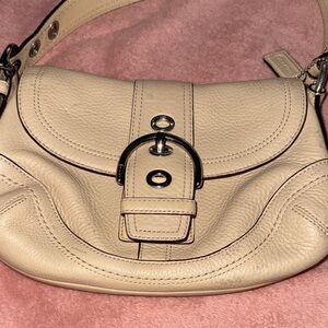 Elegant Cream Leather Shoulder Bag